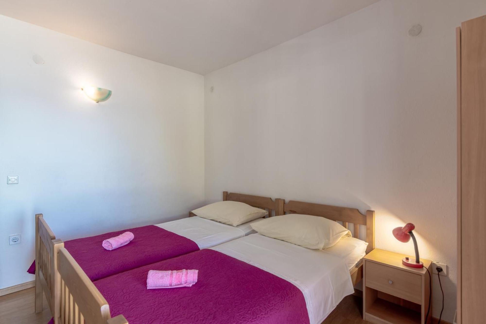 Seaside Secluded Apartments Cove Torac, Hvar - 575 Gdinj Ruang foto